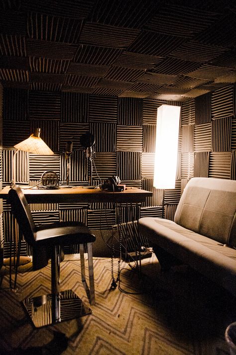 Closet Sound Booth, Sound Room Design, Home Recording Booth, Recording Booth Aesthetic, Sound Booth Design, Garage Music Studio, Home Music Studio Ideas, Sound Booth, Recording Room