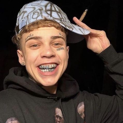 Hood White Boys, Aesthetic Gang, Hard Pfp, Bright Teeth, V34 Colour Corrector, Colour Corrector, Whitening Teeth, Skater Boys