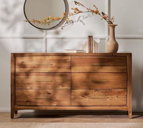 Solid Wood Dresser Bedroom, Dresser Bedroom Aesthetic, Dresser Decor With Mirror, Bedroom Dresser Decor With Mirror, Bedroom Dresser Decor, Chest Of Drawers Decor, Natural Wood Dresser, Light Wood Dresser, Dresser Styling