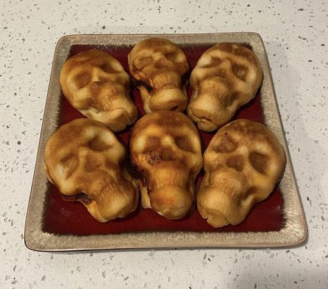 🎃Halloween Food Ideas🎃 | 💀 That skull pan is expensive but the pizza skulls turned out pretty good | Facebook Pizza Skulls, Skull Pizza, Halloween Food Ideas, Halloween Foods, Halloween Fest, Raw Meat, Halloween Food, Pretty Good, Food Ideas