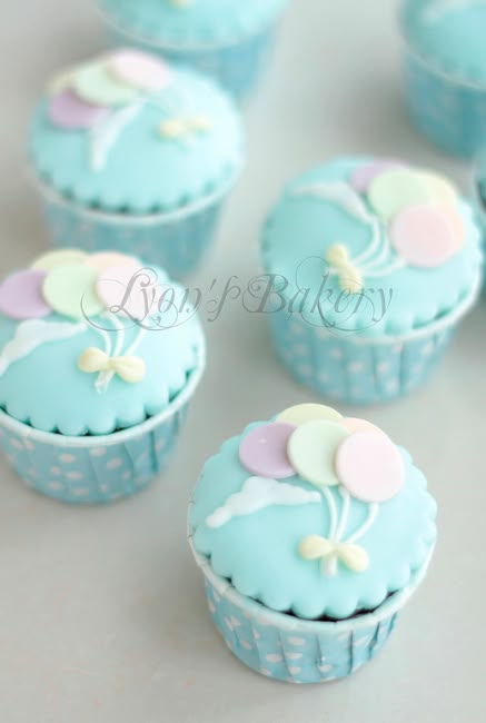 Este post me encanta porque me encantan los cupcakes (magdalenas); son bonitos, prácticos y deliciosos, al menos los que he comido yo; en esta oportunidad les quiero compartir algunas ideas de cupc… Cupcakes Design, Idee Babyshower, Baby Cupcake, Creative Cupcakes, Cupcakes Decorados, Beautiful Cupcakes, Cupcake Designs, Fondant Cupcakes, Shower Cupcakes