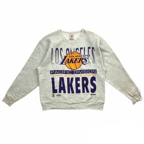 Lakers Sweatshirt, 90s Los Angeles, Nba Clothing, Nba Shirt, Lakers Logo, Vintage Levis Denim Jacket, Nba Shirts, Retro Graphic Tees, Oversized Jumper