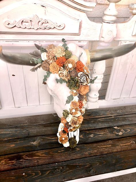 Steer Skull Wall Decor, Flower Cow Skull, Longhorn Steer Art, Decorating Deer Skulls, Cow Skulls With Flowers, Cow Skull Crafts, Decorative Cow Skulls, Decorated Bull Skull, Painted Cow Skulls No Horns