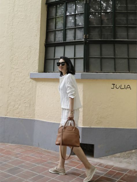 Taupe Bag Outfit Summer, Hermes Bolide Outfit, Taupe Bag Outfit, 2025 Style, Bag Wishlist, Taupe Bag, Hermes Bolide, Chic Clothing Style, Casual Work Outfits Women