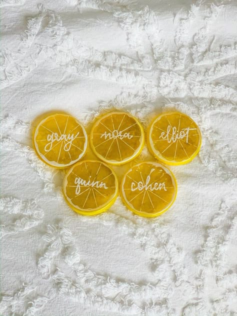 Citrus Name Cards, Lemon Name Tags, Lemon Name Cards Place Settings, Lemon Place Cards, Wedding Dinner Table Setting, Amalfi Wedding, Prosecco Drinks, Bride Era, Lemon Wedding