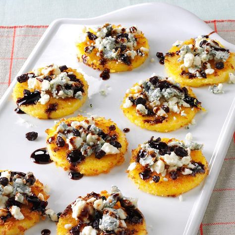 Gorgonzola Polenta Bites Gorgonzola Polenta, Holiday Snacks Appetizers, Polenta Bites, One Bite Appetizers, Polenta Recipe, Thanksgiving Appetizers Easy, Crostini Recipes, Quick Appetizers, Holiday Snacks