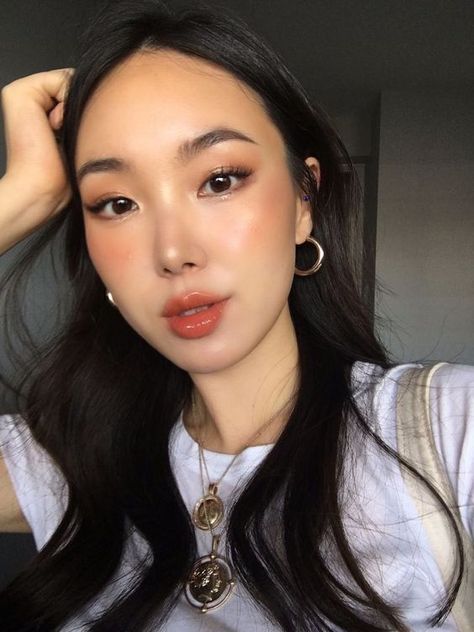 10 Best Makeup Products Of 2019 You Need For The Summer Warm Makeup, Asian Makeup Looks, Mekap Mata, Korean Makeup Look, Smink Inspiration, Beauty Make-up, Braut Make-up, Asian Eye Makeup, Glowing Makeup