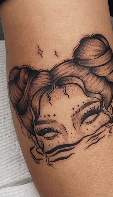 Face Tattoos For Women On Leg, 3 Dimensional Tattoos, Women Faces Tattoo Design, Creative Thigh Tattoos, Face Tattoo Ideas Woman, Main Character Tattoo, 2 Hour Tattoo Ideas, Shoulder And Upper Arm Tattoos For Women Unique, Tattoo Of A Woman Face