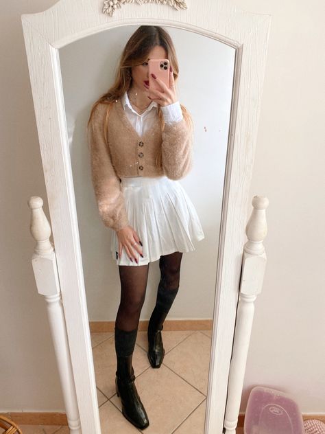 #ootd College Academia Outfits, Outfit Ideas Light Acadamia, Girly Academia Aesthetic, Light Academia Fashion Aesthetic, Soft Academia Outfit, Light Academia Lookbook, Soft Academia Aesthetic Outfits, Romantic Academia Outfits, Light Academia Aesthetic Outfit