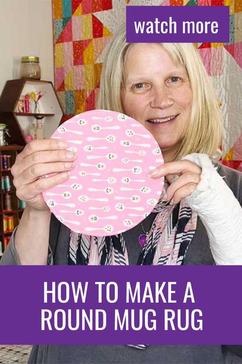 Get all the tips and tricks on how to make a perfectly round quilted mug rug! No Sew Mug Rug, Round Mug Rugs, Self Binding Mug Rug Tutorial, Easy Mug Rugs Patterns Free, Mug Rugs Patterns Free How To Make, Mug Rug Patterns Free, Mug Rugs Patterns Free, Embroidering Machine, Xmas Countdown