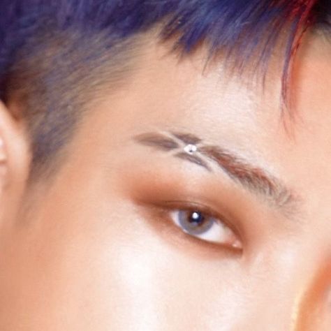 Ateez Makeup, Androgynous Makeup, Eyebrow Slits, Kpop Details, Kpop Makeup, Makeup Asian, Concert Makeup, Ateez Icons, Details Aesthetic