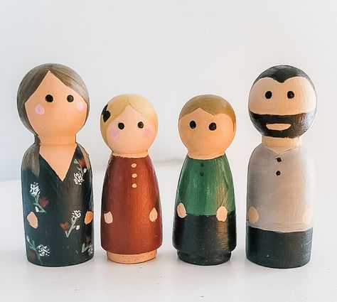 Peg Family, Nativity Peg Doll, Peg Doll Family, People Inspiration, Wooden People, I M Bored, Wood Peg Dolls, Doll Family, Peg People