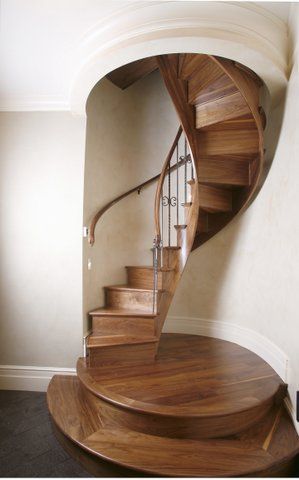 Staircase Fence, Spiral Staircases, Neoclassical Interior, Woodworking Shop Projects, Home Stairs Design, Spiral Stairs, Stair Case, Wooden Stairs, Woodworking Ideas Table