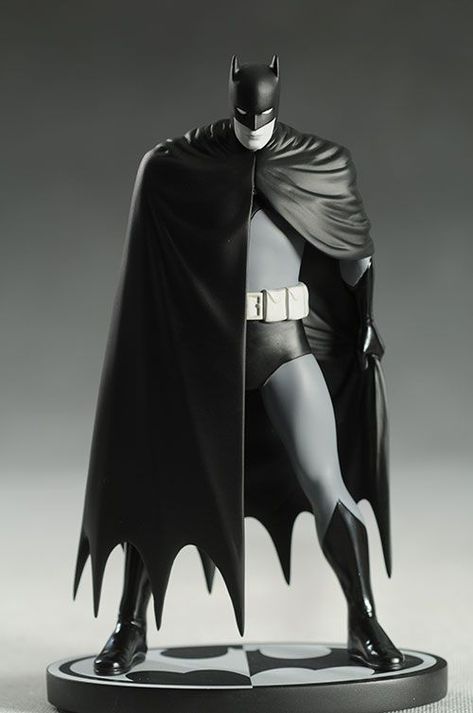 Batman Sculpture, Batman Poses, Black And White Batman, Black And White Statue, David Mazzucchelli, Batman Black And White, White Batman, Batman Year One, White Statue