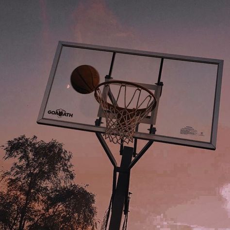 Brown Aesthetic Basketball, Vintage Basketball Aesthetic, Deportes Aesthetic, Friend Profile, Jungkook Moodboard, Backboard Basketball, Cool Basketball Wallpapers, Nba Basket, Risky Pictures