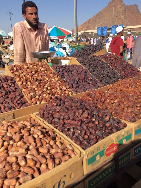 Jabal Uhud, Dates Fruit, Coca Cola Wallpaper, Date Plant, Fruits And Vegetables Pictures, Iran Food, Broccoli Nutrition, Burfi Recipe, Vegetable Pictures