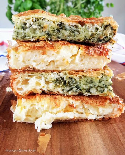 Gibanica, a savoury millefeuille with cheese, is a very popular traditional Serbian dish. My favorite version: the mixture of cheese and spinach. Gibanica Recipe, Veggie Tart, Phyllo Recipes, Serbian Food, Athens Food, Cooking Spinach, Feta Cheese Recipes, Macedonian Food, Smart Food