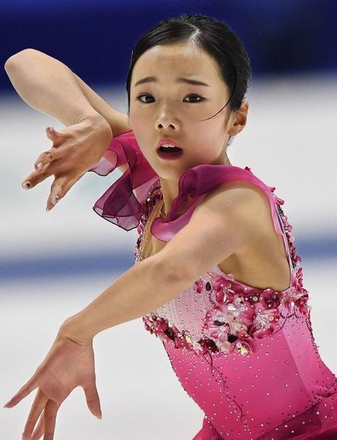 Marin Honda, Dynamic Pose, Action Pose Reference, Photographie Portrait Inspiration, Anatomy Poses, Female Pose Reference, Figure Skaters, Body Reference Poses, Human Poses Reference