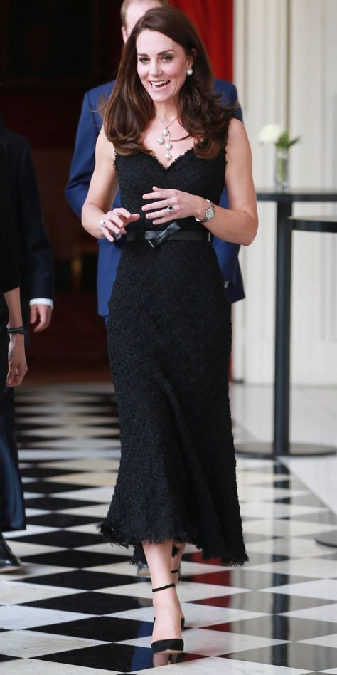 March 17, 2017 How To Wear A Pearl Necklace, Pearl Necklace Ideas, Pearl Necklace Outfit, Duchesse Kate, Princesse Kate Middleton, Looks Kate Middleton, Prins William, Kate Middleton Dress, Black Alexander Mcqueen