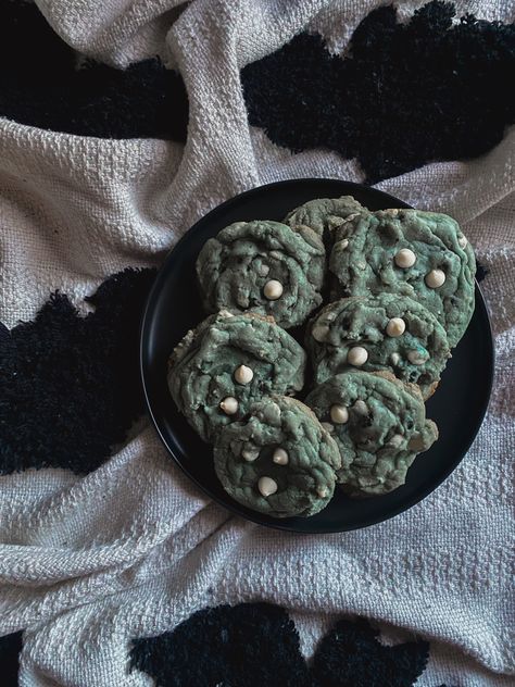 Corpse Bride Desserts, Tim Burton Recipes, Tim Burton Movie Night Snacks, Tim Burton Cookies, Corpse Bride Snacks, Tim Burton Desserts, Corpse Bride Party Food, Corpse Bride Movie Night Food, Corpse Bride Themed Food