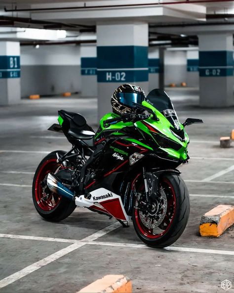 Kawasaki Ninja Zx25r Wallpaper, Zx25r Aesthetic, Zx6r Wallpaper, H2r Wallpaper, Kawasaki Ninja Bike, Moto Ninja, Kawasaki Ninja H2r, Landrover Series, Ninja Bike