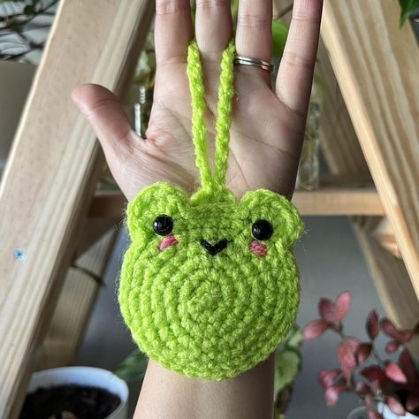 Crochet frog AirPod holder. ✨FREE SHIPPING✨ -Made... - Depop Frog Airpod Case, Airpod Keychain, Airpod Holder, Earphone Holder, Frog Crochet, Keychain Crochet, Crochet Frog, Orange Tree, Crochet Keychain