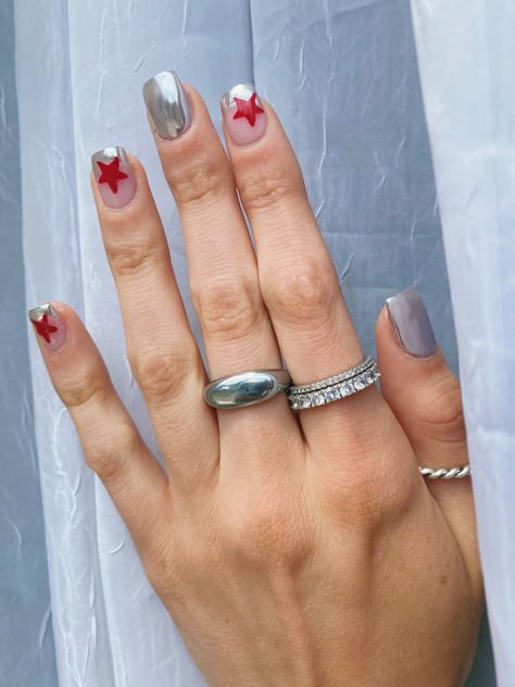 Silver Nail Art Short Nails, Short Nails Design Red, Short Nail Designs Silver, Funky Short Nail Designs, Star Short Nails, Silver Short Nails, Funky Short Nails, Red Star Nails, March Moodboard