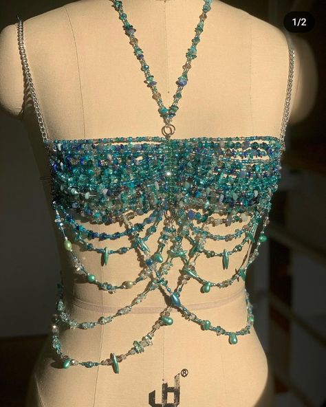 Bra Top Outfit, Siren Costume, Beach Beads, Styled Jewelry, Beads Clothes, Rave Fit, Mermaid Halloween Costumes, Ropa Upcycling, Bead Bra