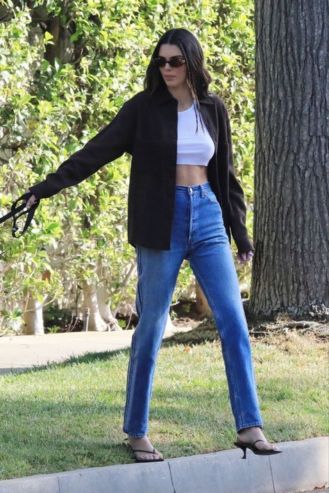 Kendall Jenner Kendall Jenner Straight Jeans, Model Off Duty Kendall Jenner, Kendall In Jeans, Kendall Jenner Bootcut Jeans, Kendall Jenner Basic Outfit, Kendall Jenner Black Jeans, Kendall Jenner Outfits Street Styles 2023, Kendall Jenner Cardigan, Kendall Jenner Jeans Outfits