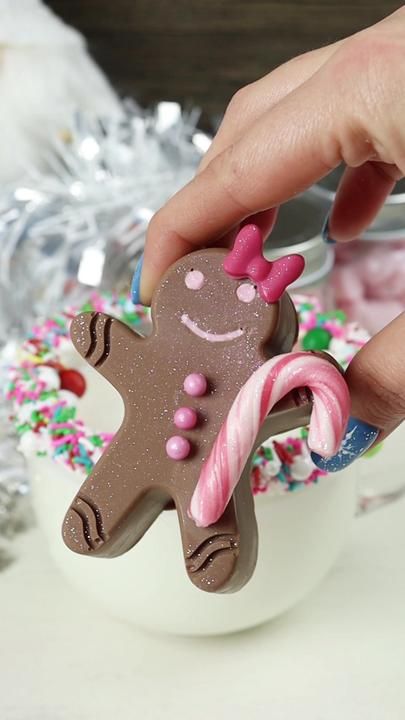 Liz Nicolaou on TikTok Gingerbread Hot Chocolate, Diy Hot Chocolate, Diy Hot Cocoa, Hot Chocolate Gifts, Bombe Recipe, Watercolor Cake, Hot Chocolate Marshmallows, Christmas Hot Chocolate, Gingerbread Girl