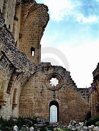 Ruined Gothic window in Bellapaix Abbey, Cyprus Gothic Architecture House, Gothic Architecture Aesthetic, Gothic Ruins, Homes Architecture, Gothic Window, Eerie Places, Gothic Windows, Temple Ruins, Antebellum Homes