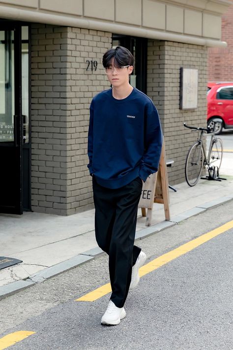 Asian Men Outfit, Ootd Men Streetwear, Japanese Street Fashion Men, Korean Street Fashion Men, Outfits Asian, Japanese Mens Fashion, Kpop Fashion Men, Asian Street Fashion, Asian Men Fashion