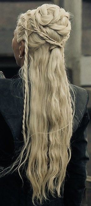 Silver Hair Targaryen, House Of The Dragon Hair, Game Of Thrones Braids, Targaryen Braids, Targaryen Hairstyles, Ivory Aesthetic, Naerys Targaryen, Targaryen Hair, Rhaenys Targaryen