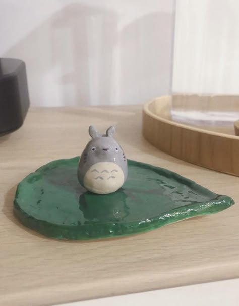 Studio Ghibli Clay Tray, Totoro Clay Sculpture, Clay Astray, Clay Totoro, Totoro Clay, Pottery Games, Fun Chalk Art, Diy Pottery Painting, Clay Plates