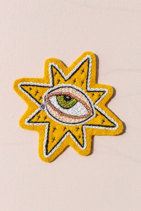 Cool Hand Embroidery, Cool Embroidery Ideas Simple, Felt Patches Embroidery, Home Made Patches, Handmade Patches Embroidery, Felt Art Embroidery, Diy Embroidery Patch, Fire Embroidery, Embroidery On Felt