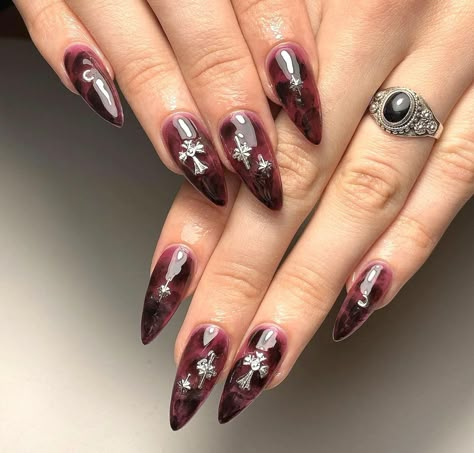 Victorian Goth Nails, Southern Gothic Nails, Misa Amane Nails, Red Goth Nails, Grunge Nails Acrylic 90s, Whimsigoth Nails, Emo Nail, Vamp Nails, Vampy Nails