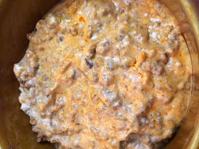 Hamburger Dip Hamburger Chip Dip, Cheesy Hamburger Dip, Hamburger Cheese Dips, Hamburger Dip, Beer Cheese Dip Recipe, Chip Dip Recipes, Cheese Dip Recipes, Watching Football, Moms Cooking