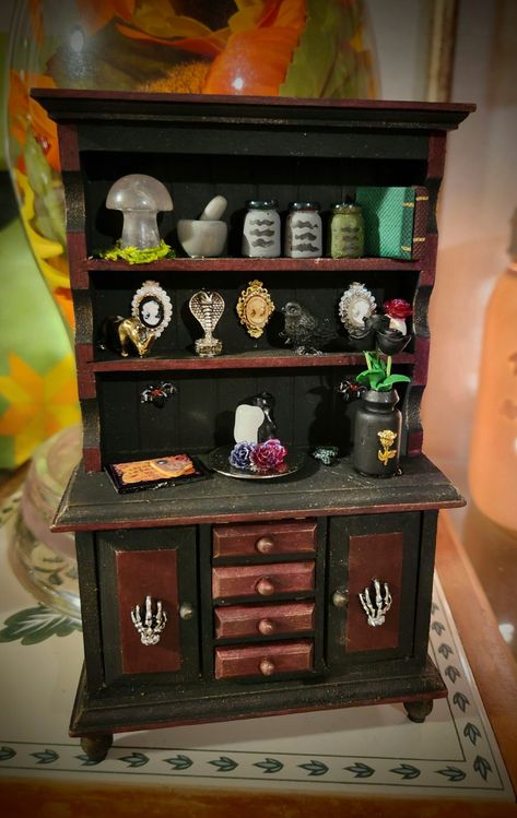 Hobby Lobby Dollhouse, Dollhouse Apothecary, Apothecary Cabinet Diy, Witchy Room Aesthetic, Small Apothecary, Mini Creations, Hutch Ideas, Mini Bookshelf, Miniature Witch