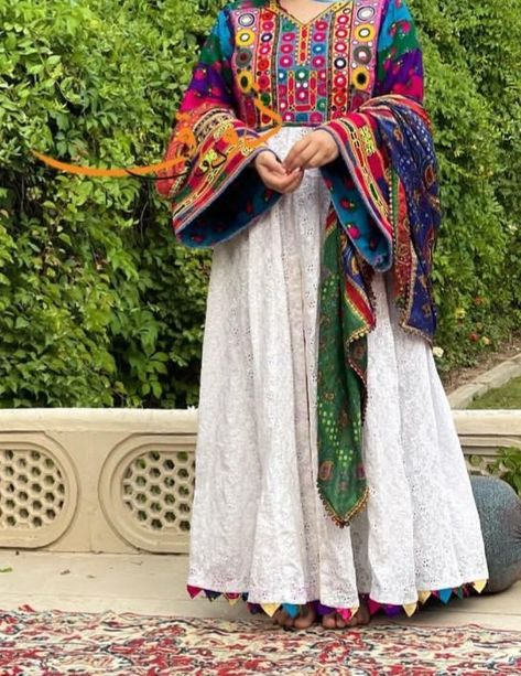 Sindhi Culture Dresses, Sindhi Dress Design, Sindhi Culture Day, Balochi Culture, Shaadi Ideas, Design Frock, Sindhi Culture, Sindhi Dress, Balochi Dresses