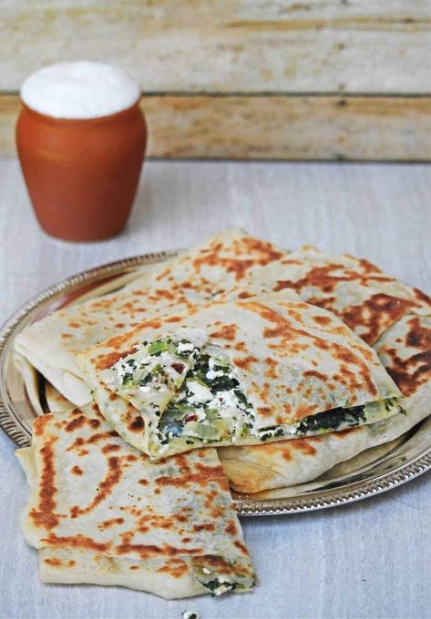 Feta Flatbread, Gozleme Recipe, Turkish Breakfast, Spinach And Cheese, Spinach And Feta, Lunch Box Recipes, Middle Eastern Recipes, Just Cooking, Turkish Recipes