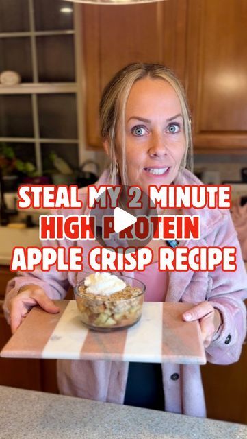 Melissa Chiappone | Mel the Midlife Health & Fitness Coach on Instagram: "💾 Save this video for later  Steal my  2 minute, high protein, apple crumble recipe for the perfect fall treat, packing 30 grams of protein.  Dice 1 Apple and place it in a microwave safe bowl Add: ✔️1/2 teaspoon lemon juice ✔️ 1// teaspoon corn starch ✔️ A sprinkle cinnamon  Mix that up real well and pop in the microwave for 1 minutes  In a separate bowl, Mix: ✔️ 1/3 cup rolled oats ✔️ 1 scoop vanilla protein powder ✔️ 1/2 teaspoon cinnamon ✔️ 1/2 tablespoon of honey or maple syrup to sweeten ✔️ pinch of salt ✔️ 2 tablespoons of water  Mix that up really well and spread it evenly over the top of your apples.  Pop it back in the microwave for 1 additional minute.  Top it with Greek yogurt, honey, whipped cream, extr Apple Recipes Protein, Health Apple Recipes, Apple Crumble Recipe Videos, Apple Crumble Recipe Healthy, Better Balance Itrackbites Recipes, Quick And Easy Low Calorie Desserts, High Protein Apple Crisp, Protein Apple Crumble, High Protein Apple Crumble