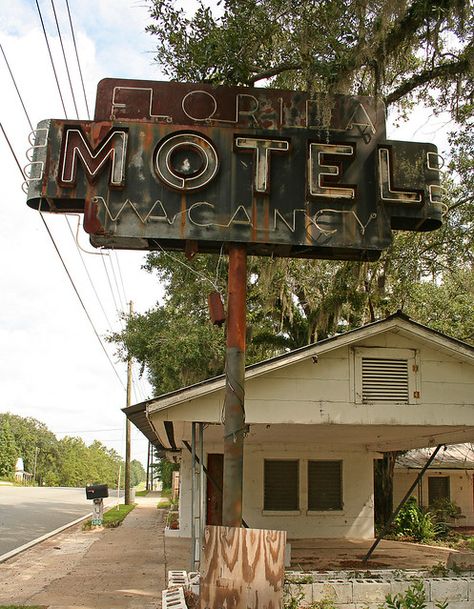 Classic old motel | Black.Doll | Flickr Old Motel Signs, Old Motel Aesthetic, Apocalypse Hideout, Motel Aesthetics, Americana Roadtrip, Old Motel, Motel Signs, Old Neon Signs, Roadside Signs