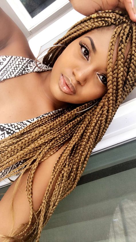 Honey blonde box braids✨ #BoxBraids #Blonde #27ColorHair #BlackWomen #ProtectiveStyles #NaturalHair #Natralista Honey Blonde Box Braids, Blonde Braids Black Women, Braids Black Women, Box Braids Pictures, Honey Blond, Yellow Blonde, Big Box Braids, Blonde Box Braids, Short Box Braids