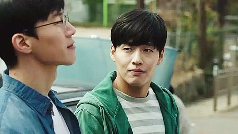 Gieokui Bam, a.k.a. Forgotten (2017) is a South Korean film. L to R: Yoo-seok is played by Kim Mu-yeol, and Jin-seok is played by Kang Ha-neul. Kim Mu Yeol, Korean Film, Kang Ha Neul, Moving Pictures, Drama Film, Soap Opera, South Korean, Series Movies, Cinematography