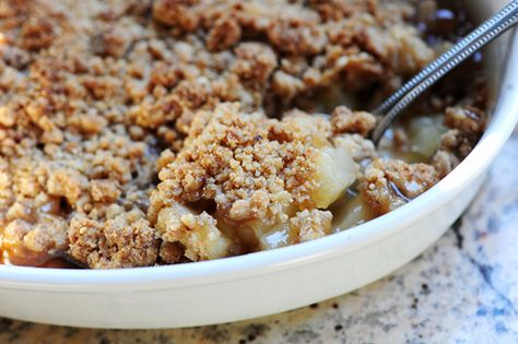 Pear Crisp ~ Pioneer Woman     FILLING INGREDIENTS:     4 whole (to 5) Large Pears (Bosc Work Well)     2/3 cups Sugar     1/4 teaspoon Salt     _____     Topping Ingredients     1-1/2 cup All-purpose Flour     1/3 cup Sugar     1/3 cup Firmly Packed Brown Sugar     1/2 teaspoon Cinnamon     1/2 cup Pecans, Very Finely Chopped     1 stick Butter, Melted Pecan Crisp, Pear Dessert Recipes, Microwave Apples, Apple Crisp Cheesecake, Pear Crisp, Fall Apple Recipes, Pear Dessert, Fruit Crumble, Crisp Apple