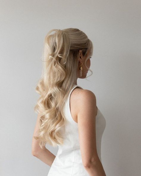 Half Up Claw Clip, Alex Gaboury, Claw Clip Hairstyle, Clip Hairstyle, Half Updo Hairstyles, Sophisticated Hairstyles, Goals Life, Wedding Guest Hairstyles, Clip Hairstyles