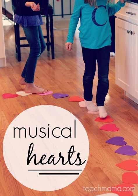 Musical hearts is a reading, moving, & crazy-fun kid game that's perfect for Valentine's Day! #teachmama #Valentinesday #heartcrafts #heartgames #Heartactivities #funforkids #gamesforkids Valentine Party Games, Vday Party, Valentines Class Party, Valentine's Day Party Games, Valentine Party Game, Valentines Games, Valentinstag Party, Class Valentines, Valentine's Day Games