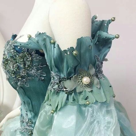 This is gorgeous! Need to make some just like this!! Firefly Path, Diy Kostüm, Fairy Dresses, Fantasy Dresses, Fantasy Costumes, Fairy Costume, Fantasy Dress, Fairy Dress, Fantasy Clothing