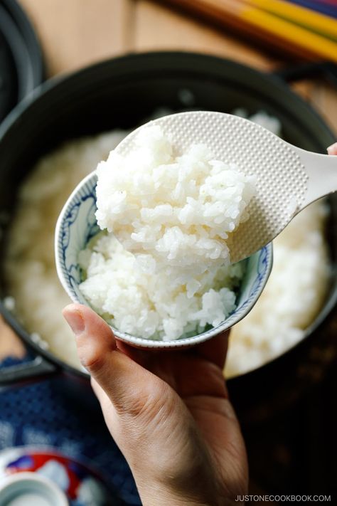 No rice cooker? No problem! Learn how to make a pot of Japanese rice on the stove. My simple tips and tricks will ensure that your steamed rice comes out perfectly every time. Rice In A Pot, Cooking With Sesame Oil, Dried Red Chili Peppers, Salmon Teriyaki Recipe, Rice On The Stove, Salmon Soy Sauce, Asian Rice, Perfect Rice, Easy Stir Fry