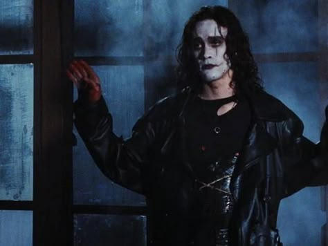 The Crow 1994, Crow Movie, Goth Princess, Brandon Lee, Crow Art, The Crow, Halloween Inspo, Bruce Lee, Pretty Men